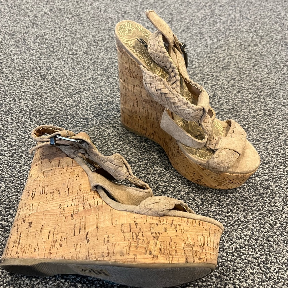 Soda Cork wedges size 7